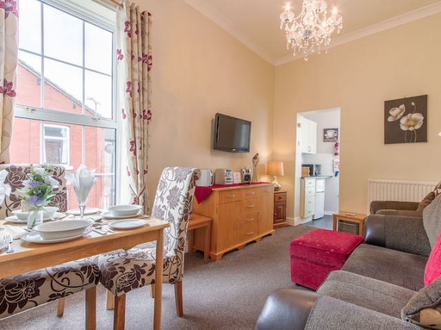 Holiday Flats in Fleetwood - Lounge & Dining